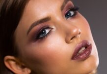 Czym najlepiej smarować popękane usta? Czym najlepiej smarować popękane usta?